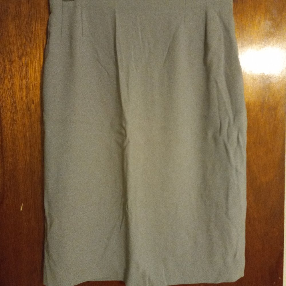 Grey skirt